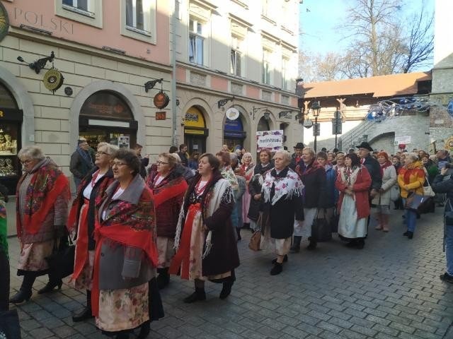 Korowód Kolędniczy w Krakowie z udziałem zespołów regionalnych z gminy - InfoBrzeszcze.pl