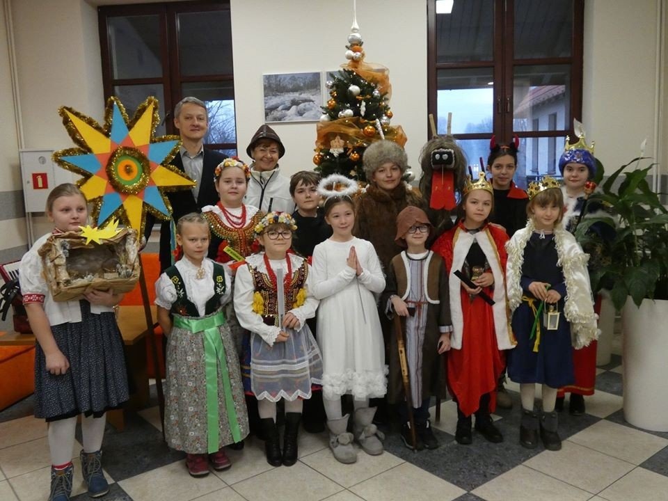 "Iskierki" z kolędową wizytą w Urzędzie Gminy - InfoBrzeszcze.pl