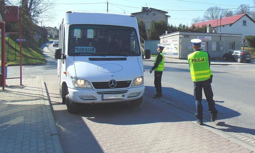 Policjanci regularnie sprawdzają busy i autobusy - InfoBrzeszcze.pl