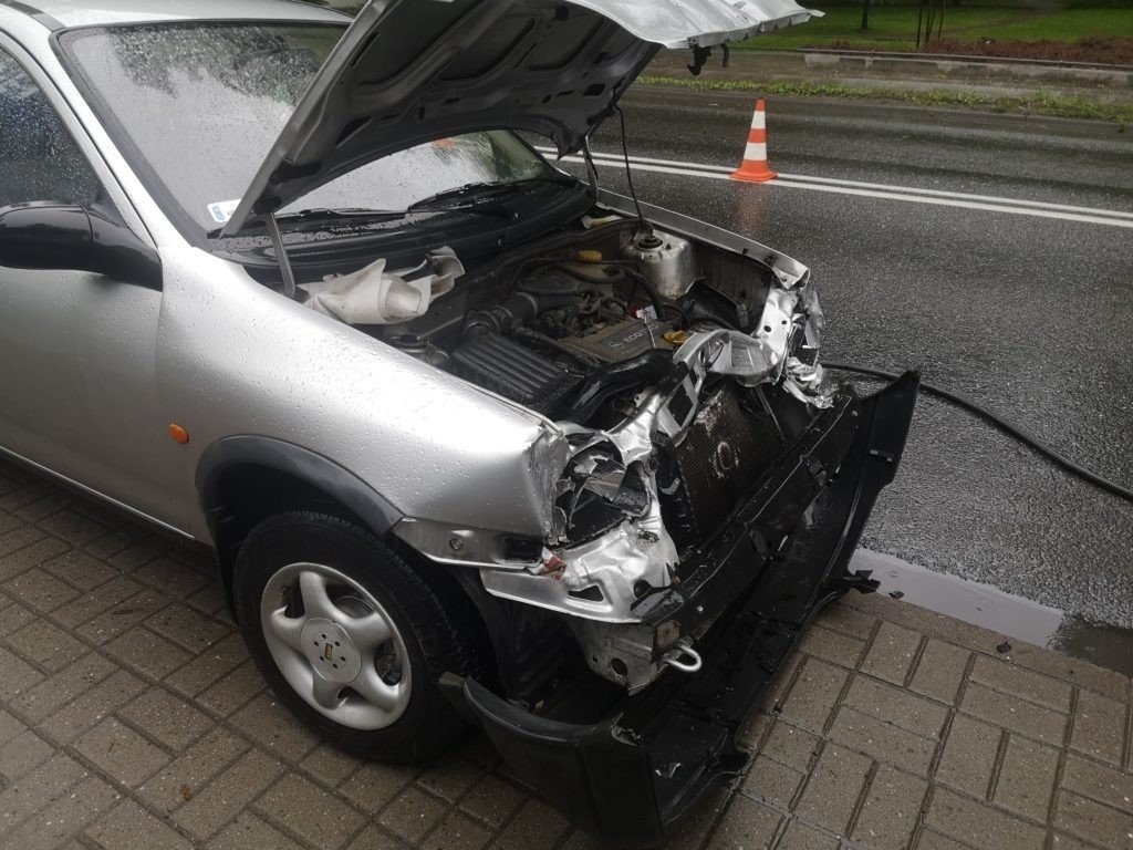 Złe warunki pogodowe powodem kolizji drogowej - InfoBrzeszcze.pl