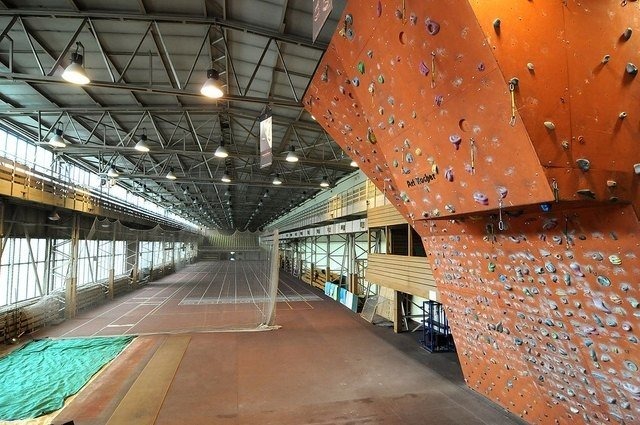 Hala Sportowa wznawia działalność - InfoBrzeszcze.pl