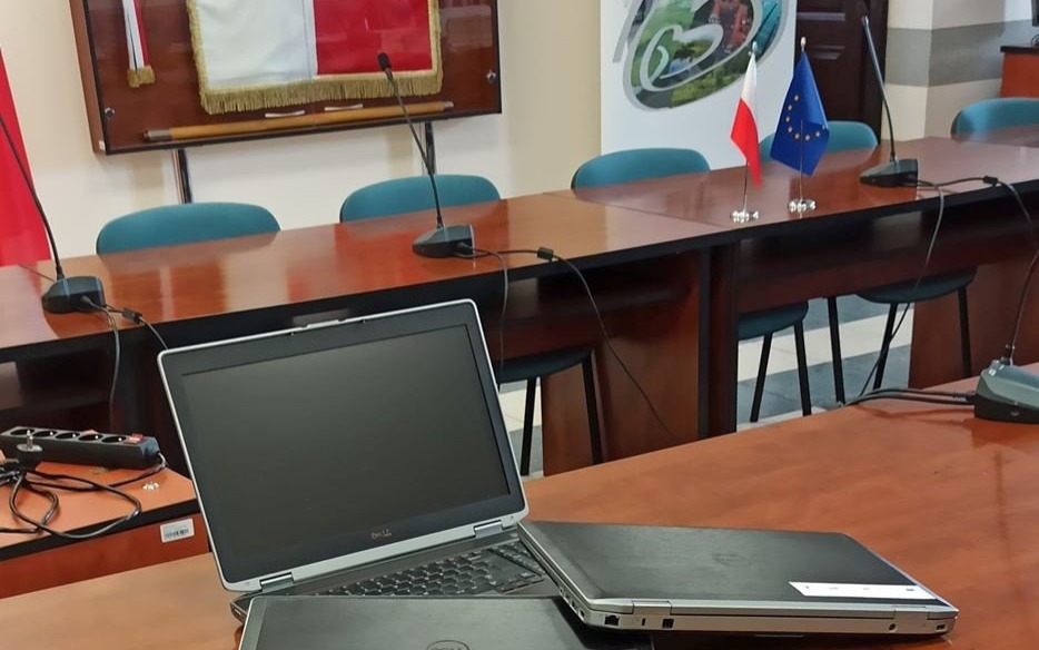 Nowe laptopy w szkołach podstawowych naszej Gminie. - InfoBrzeszcze.pl