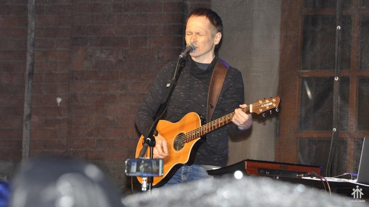 Sławek Krzanowski gwiazdą 'Boskiego Grania' u Salezjan - InfoBrzeszcze.pl