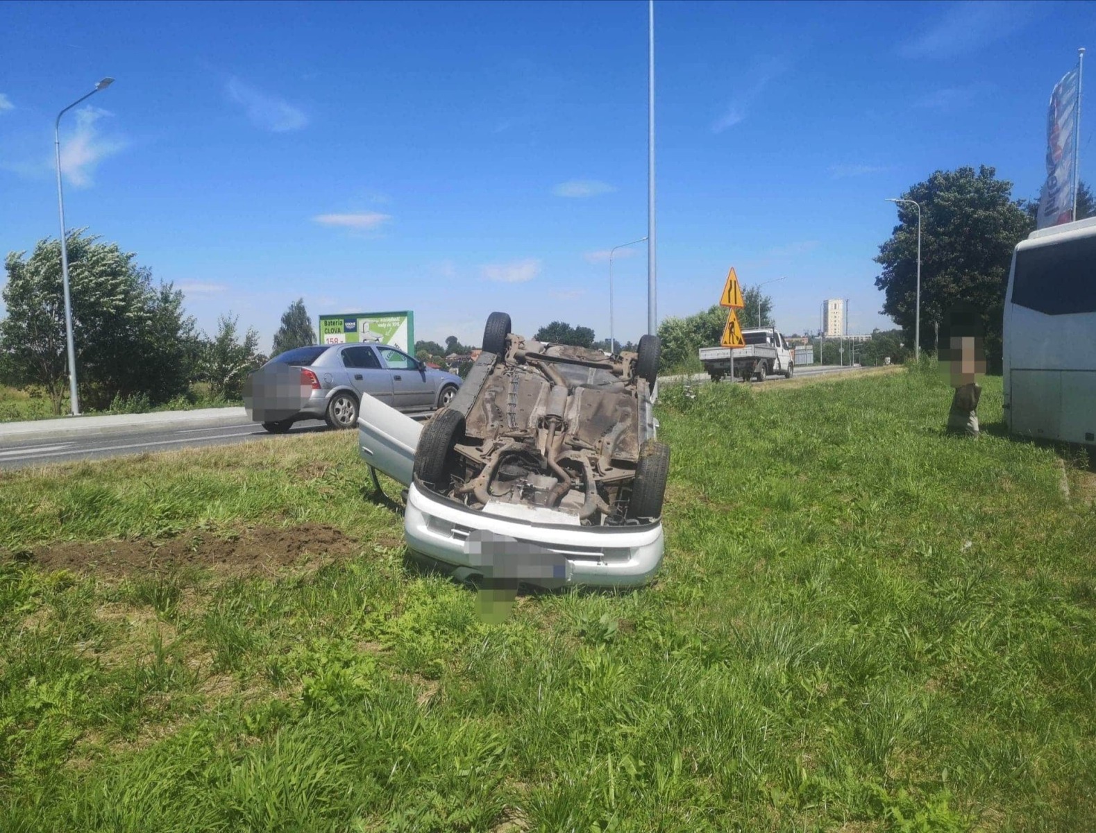 Zdarzenie drogowe na DW933 w Brzeszczach - InfoBrzeszcze.pl