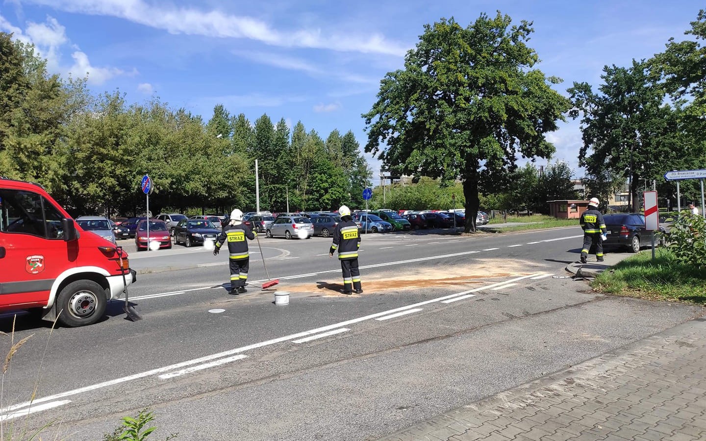 Zdarzenie drogowe na DW933 w Brzeszczach - InfoBrzeszcze.pl