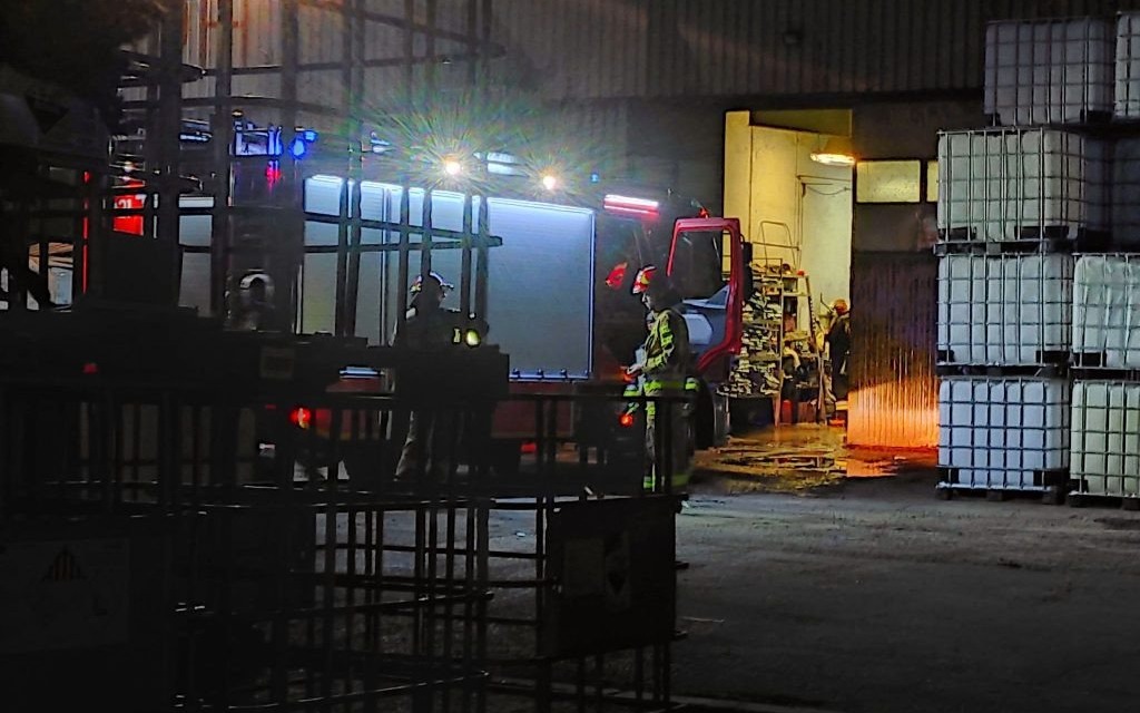 Zagrożenie chemiczne w rejonie ulicy Klonowej w Brzeszczach- na miejscu pracują strażacy - InfoBrzeszcze.pl