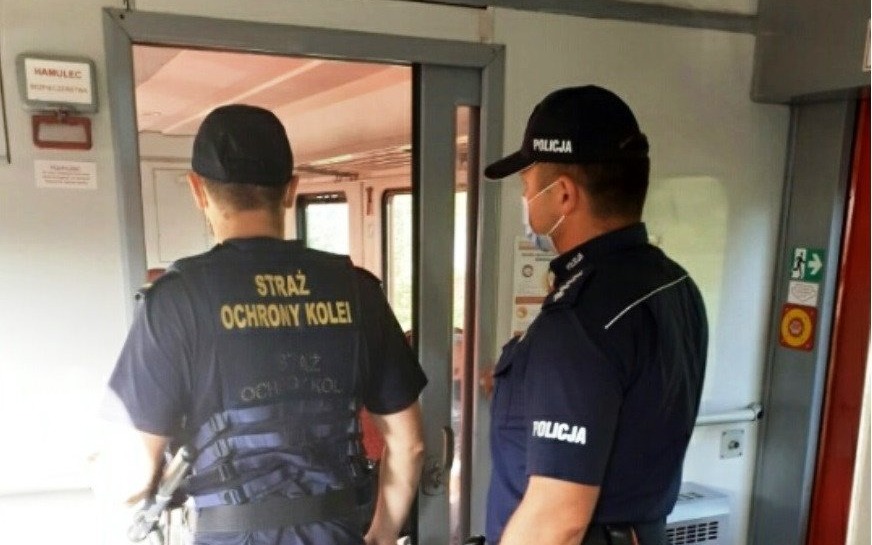 Policjanci razem z SOK-istami dbają o bezpieczeństwo pasażerów - InfoBrzeszcze.pl