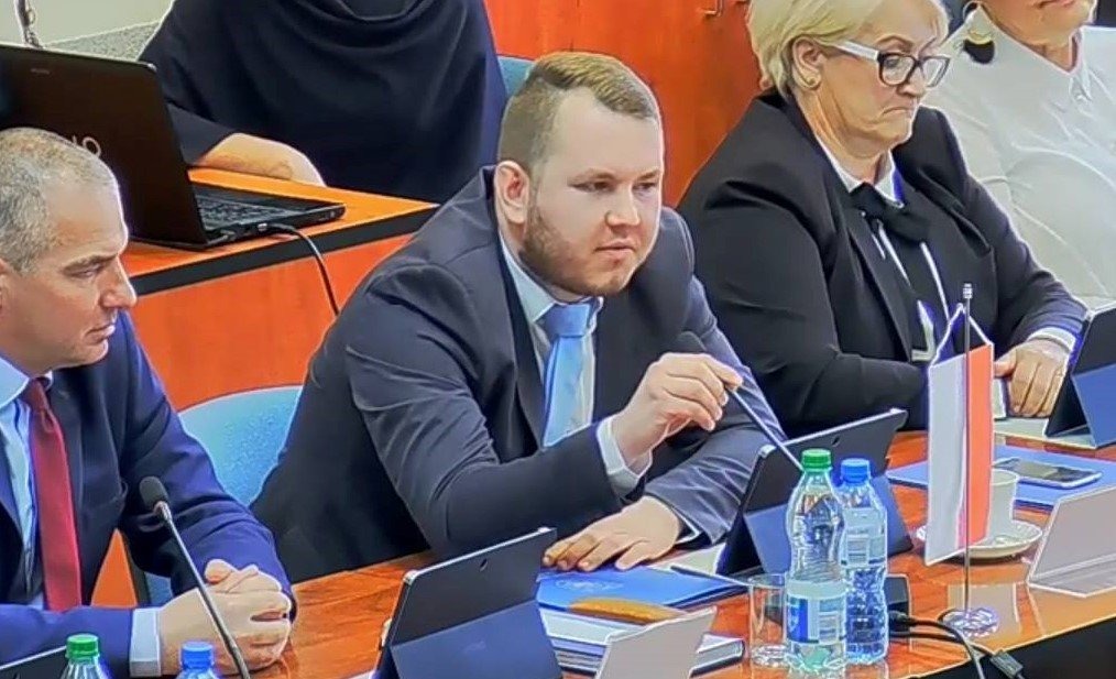 Radny Szczepański hejtował urzędniczkę i Burmistrza- namierzyła go Policja - InfoBrzeszcze.pl