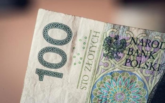 Uczciwy znalazca oddał saszetkę z pieniędzmi - InfoBrzeszcze.pl