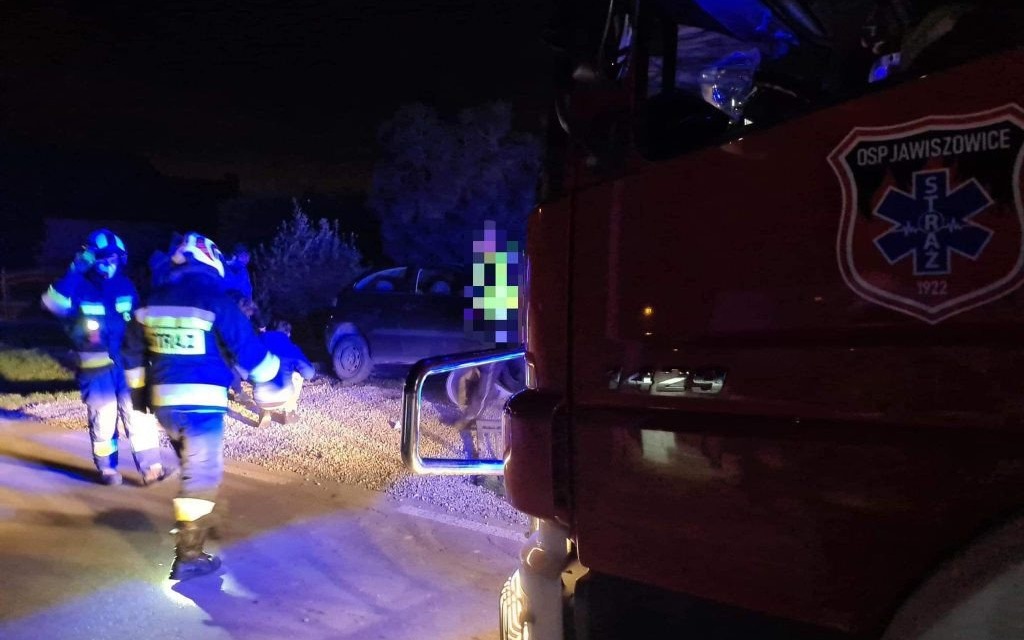 Zasnęła za kierownicą i wjechała w ogrodzenie - InfoBrzeszcze.pl