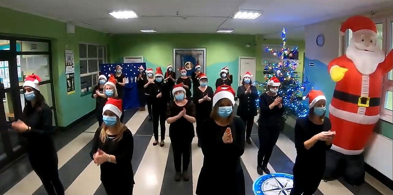 Mikołajkowy prezent dla uczniów od nauczycieli i personelu ZSP 5 - InfoBrzeszcze.pl