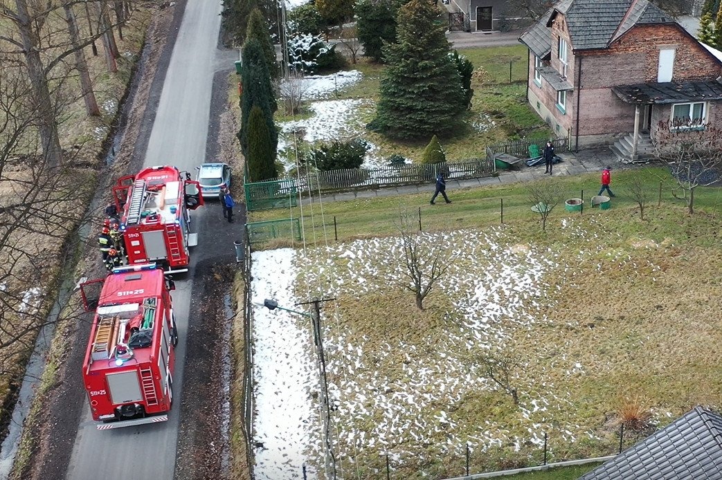Strażacy wydobyli zwłoki mężczyzny, który wpadł do studni -FILM- InfoBrzeszcze.pl