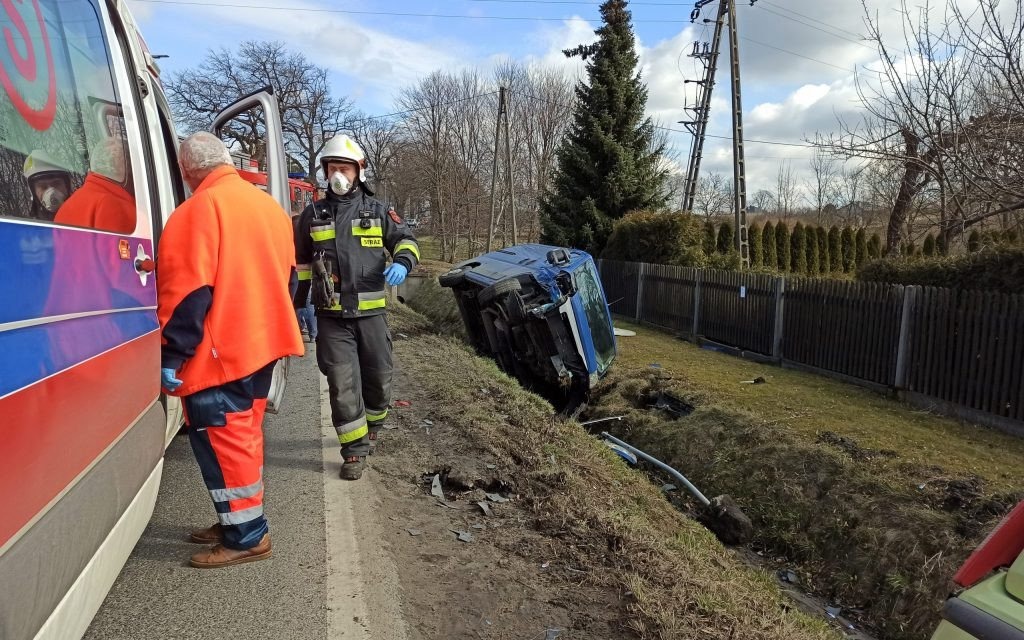 Wypadek na DW933 w Brzeszczach jedna osoba w szpitala. - InfoBrzeszcze.pl