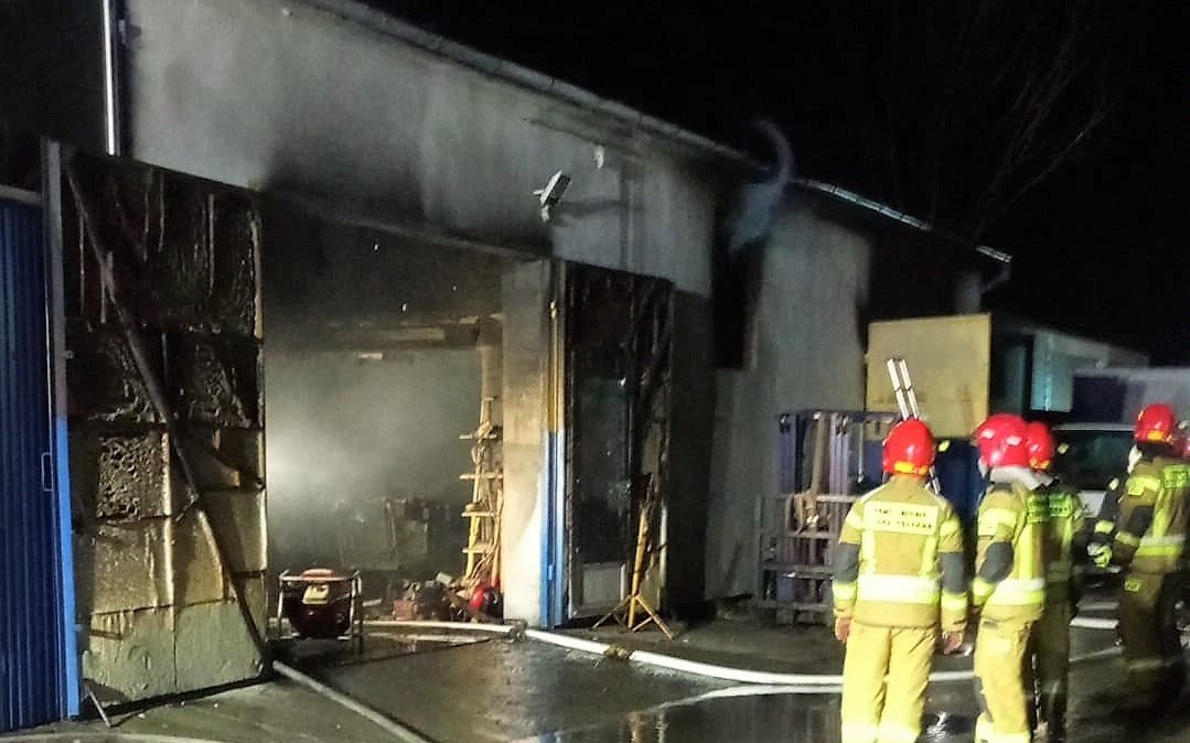 Pożar warsztatu samochodowego - InfoBrzeszcze.pl