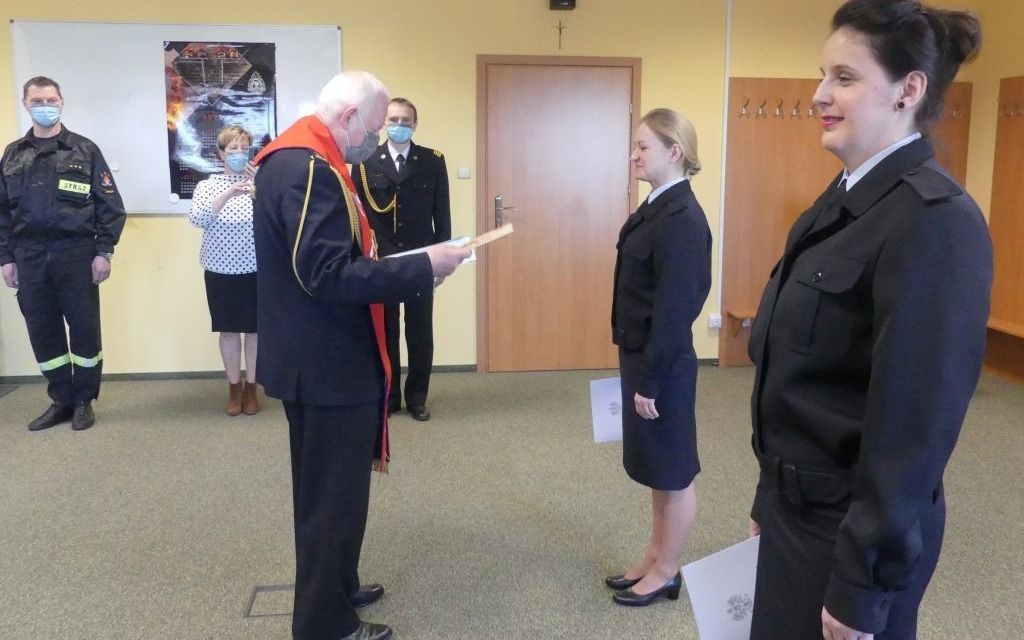 Nowi funkcjonariusze Państwowej Straży Pożarnej w Oświecimiu - InfoBrzeszcze.pl