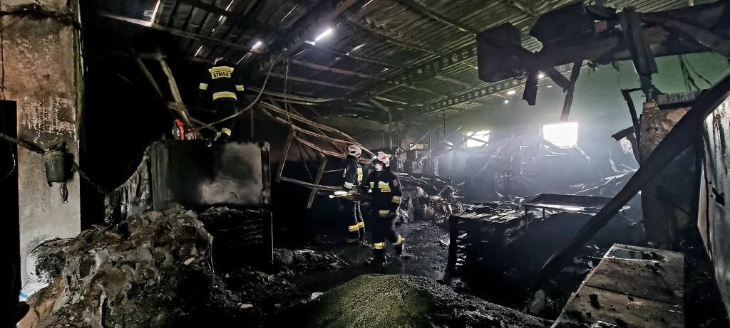 Jawiszowice. Pożar w zakładzie przetwarzającym tworzywa sztuczne -FILM i ZDJĘCIA- InfoBrzeszcze.pl