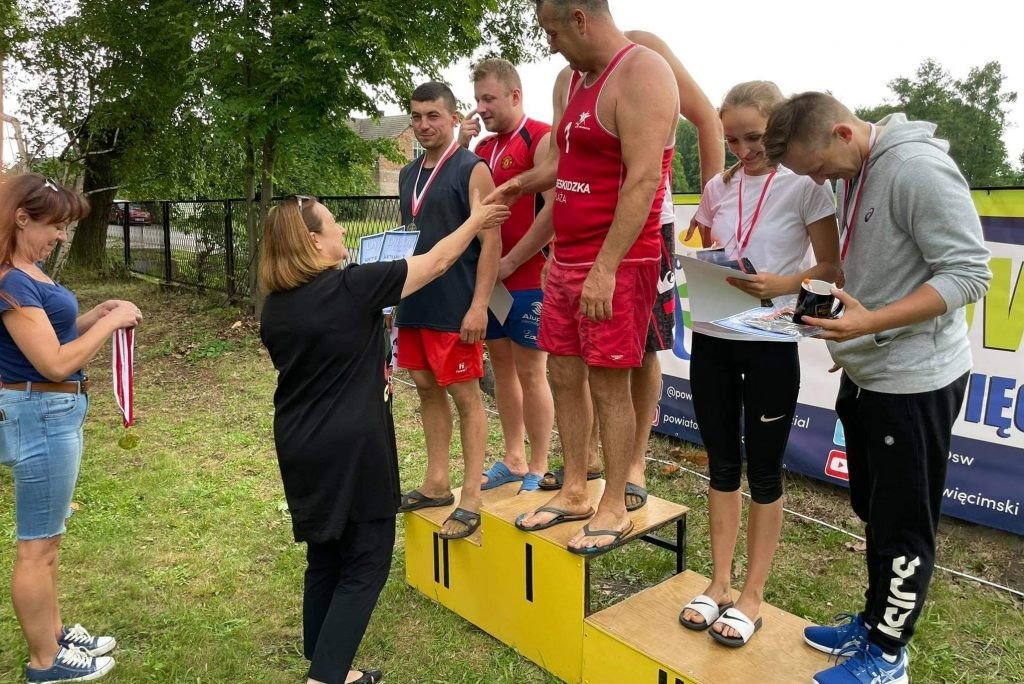 Cykl turniejów w siatkówce plażowej pod patronatem starosty - InfoBrzeszcze.pl