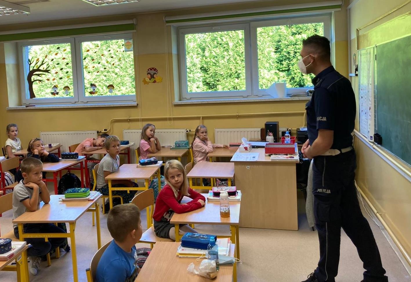 „Bezpieczna droga do szkoły” – policyjne prelekcje dla pierwszaków - InfoBrzeszcze.pl