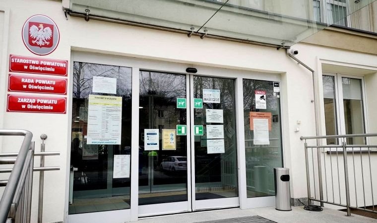 Do Starostwa znów głównym wejściem - InfoBrzeszcze.pl