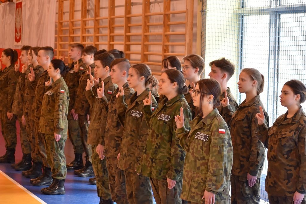 Święto patrona w powiatowej „Szóstce”. Ślubowanie kadetów i podziękowania dla ratowników - InfoBrzeszcze.pl