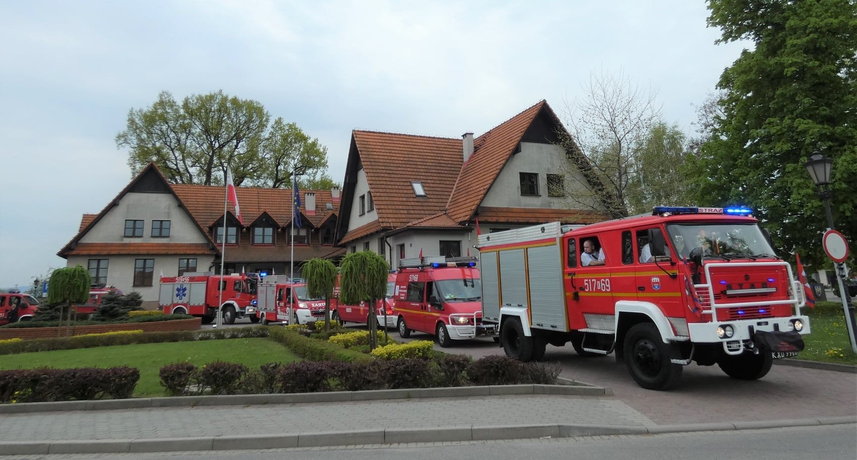 Strażacka parada w Dniu Strażaka - InfoBrzeszcze.pl