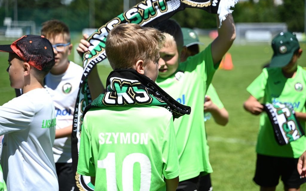 Młodzi piłkarze LKS-u widowiskowo zakończyli sezon - FOTO - InfoBrzeszcze.pl