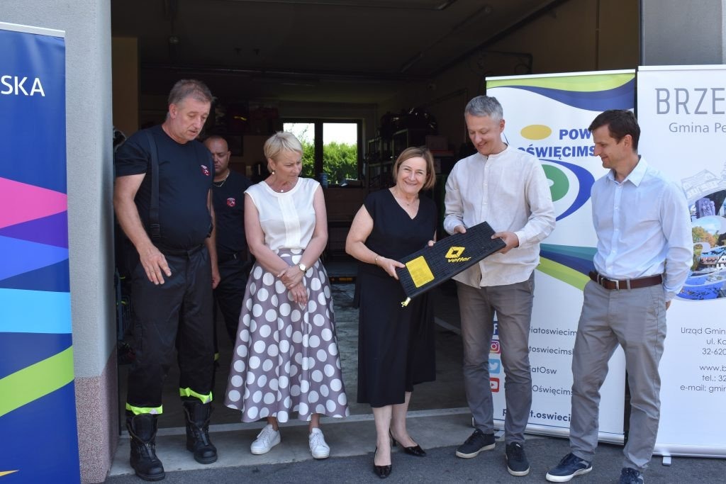 Nowy sprzęt ratowniczy dla OSP Brzeszcze dzięki wsparciu lokalnych władz - InfoBrzeszcze.pl