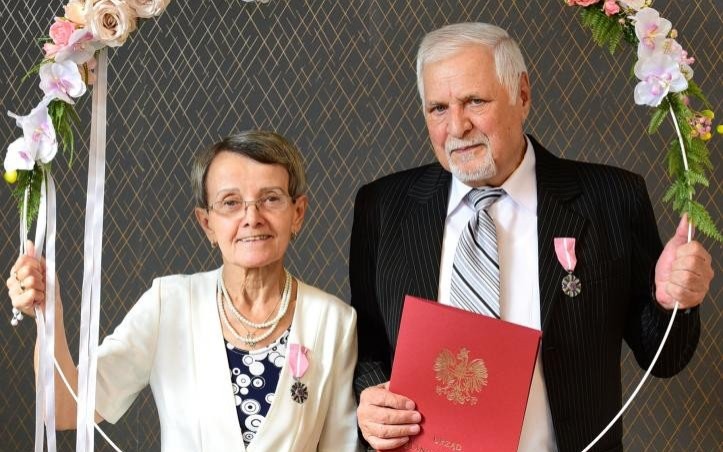 Gmina Brzeszcze świętuje jubileusze małżeńskie – uroczystość pełna wzruszeń i wspomnień - InfoBrzeszcze.pl