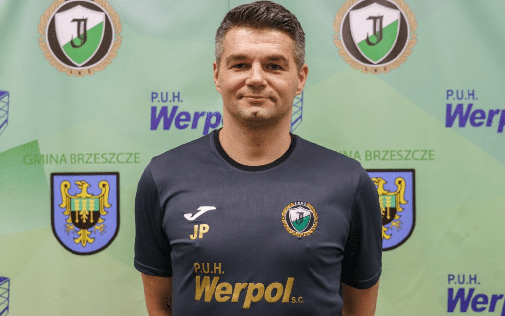 Jarosław Płonka z piłkarskim rekordem - 300 spotkań na trenerskiej ławce LKS-u - InfoBrzeszcze.pl