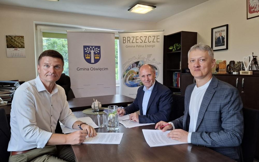 Wspólny krok ku lepszej komunikacji – podpisanie umowy na dokumentację ścieżki pieszo-rowerowej Brzeszcze–Oświęcim - InfoBrzeszcze.pl