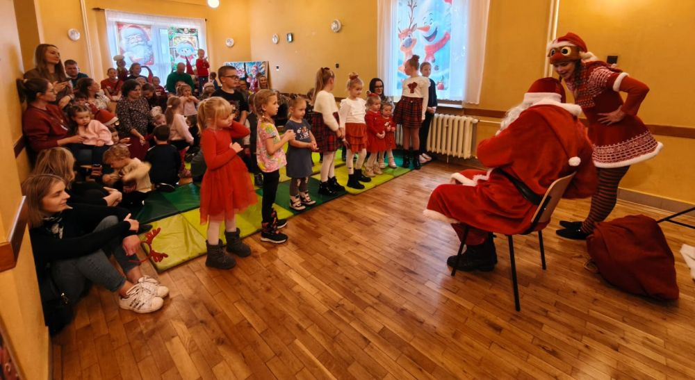 Grudzień pełen magii w Babicach – Mikołajki i świąteczne dekorowanie Domu Ludowego