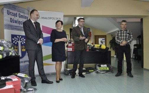 Strażacy odebrali specjalistyczny sprzęt