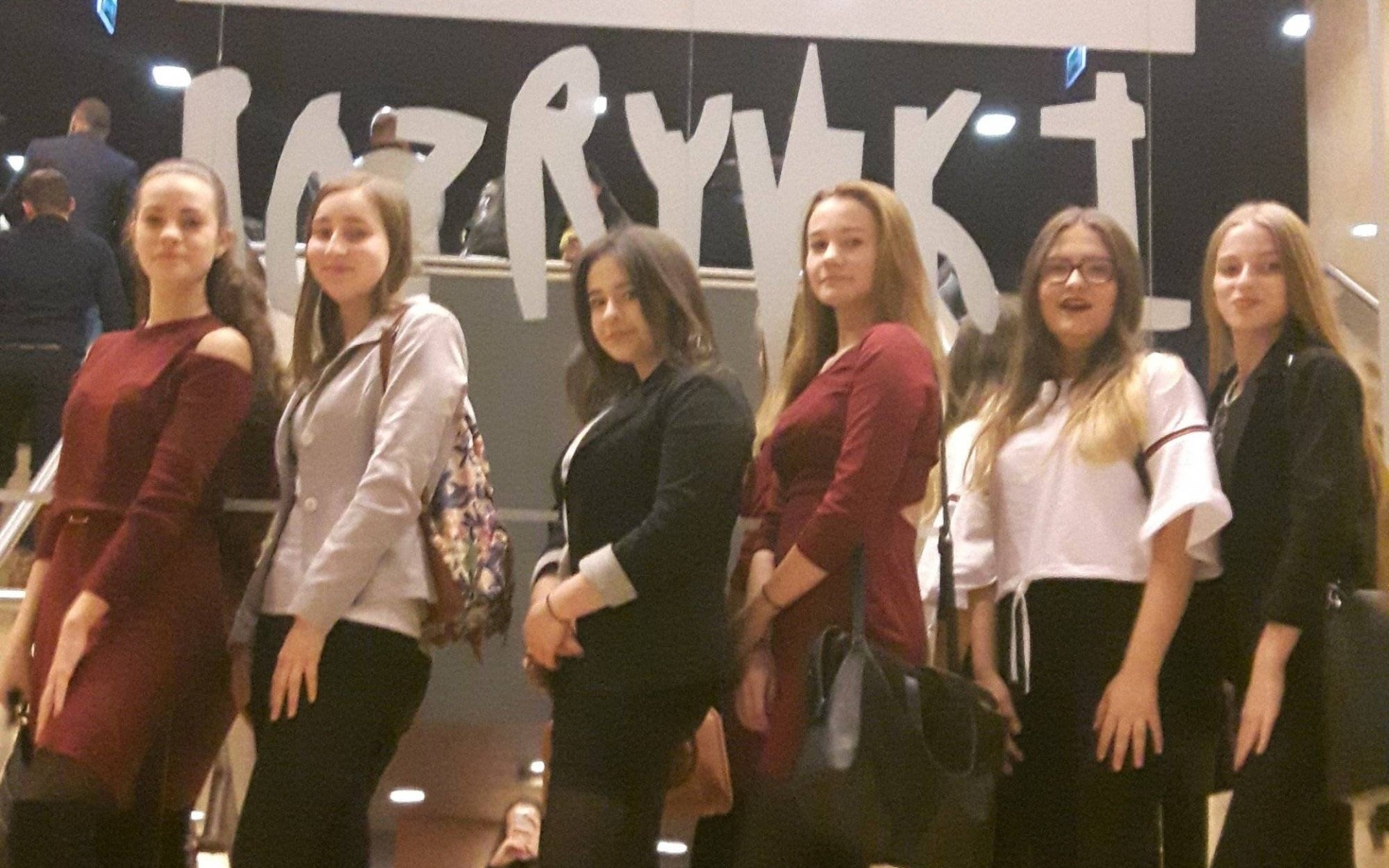 Kochamy teatr - wychowanie teatralne młodzieży z SP Zaborze