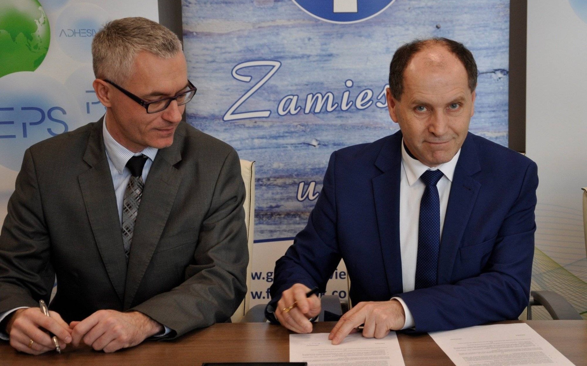 Synthos przekazuje ponad milion złotych na walkę ze smogiem