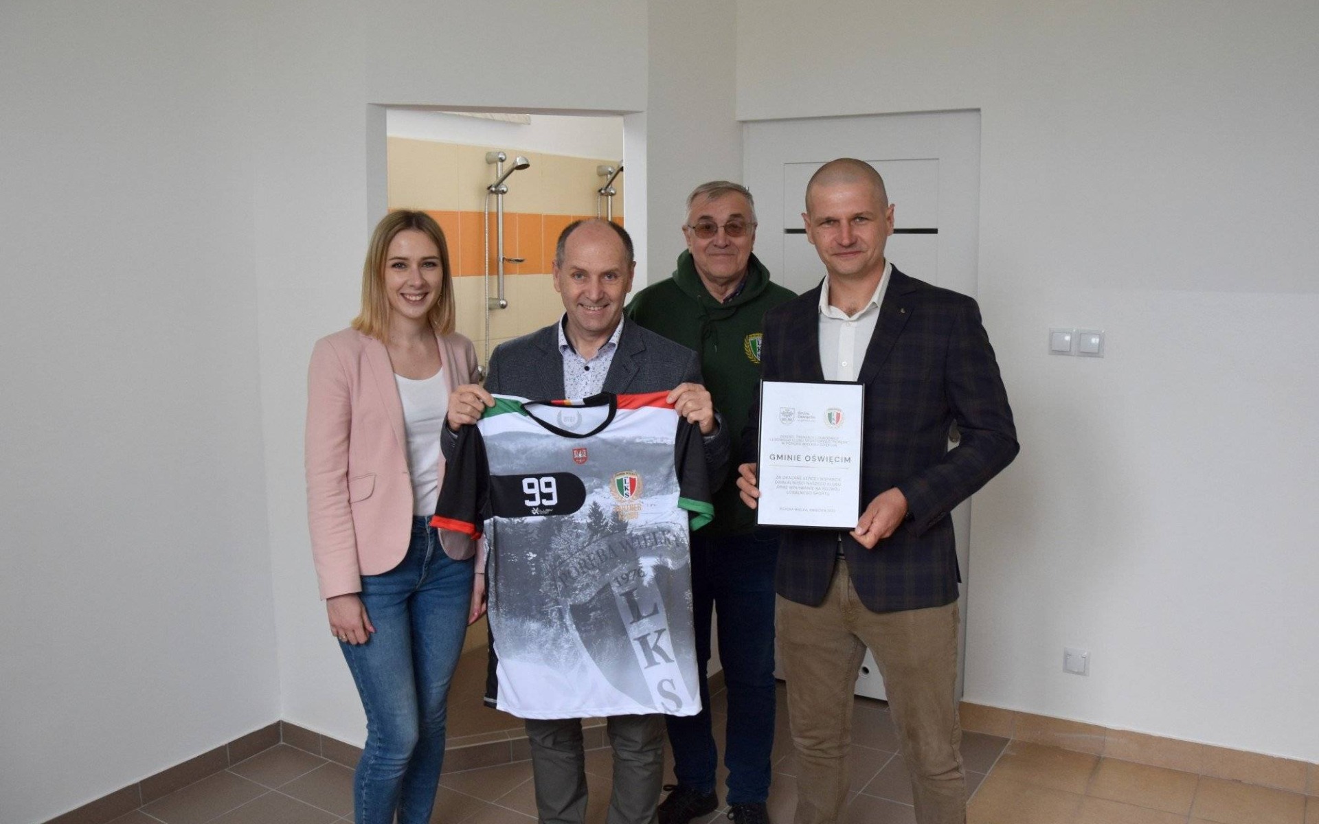 Remont szatni gospodarzy w LKS Poręba