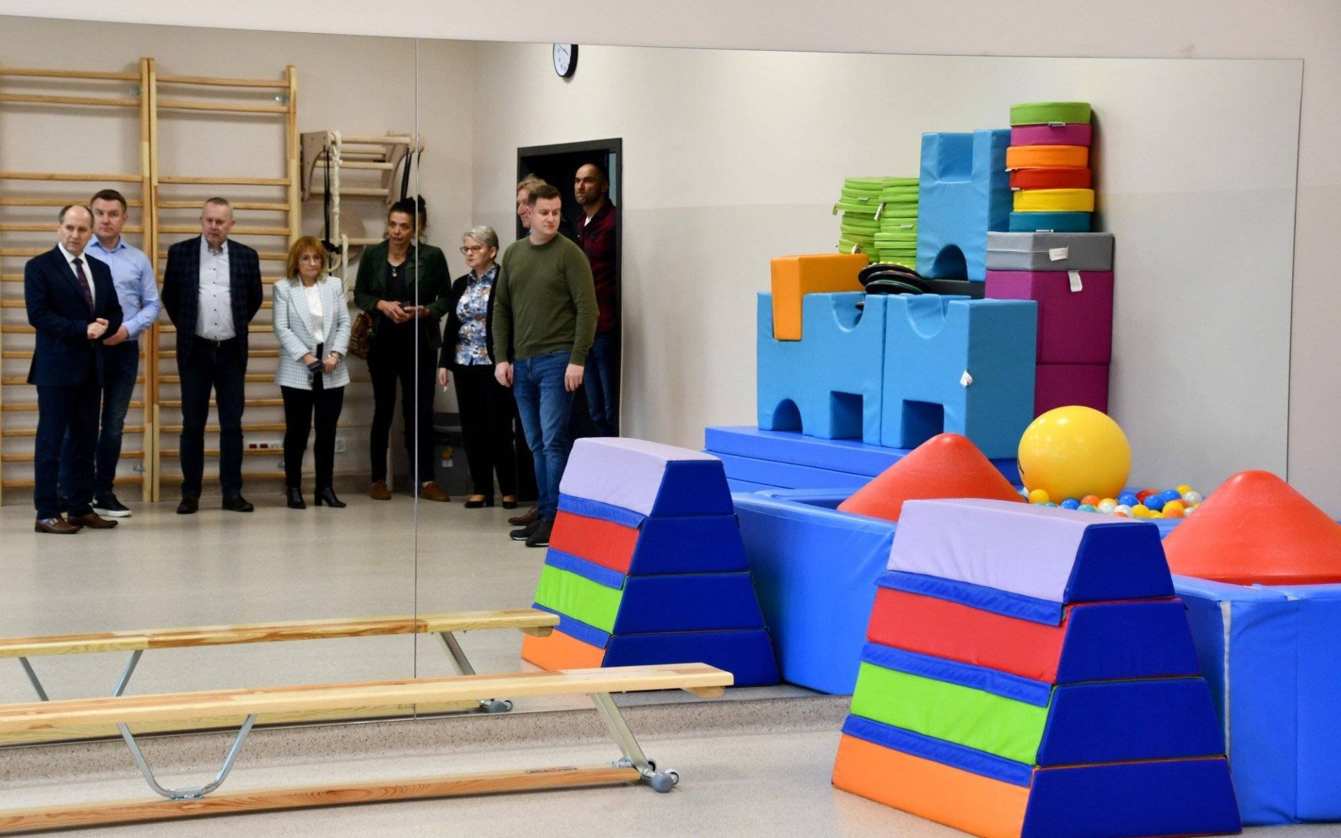 Uczniowie i grono pedagogiczne z Grojca mogą cieszyć się nową szkołą