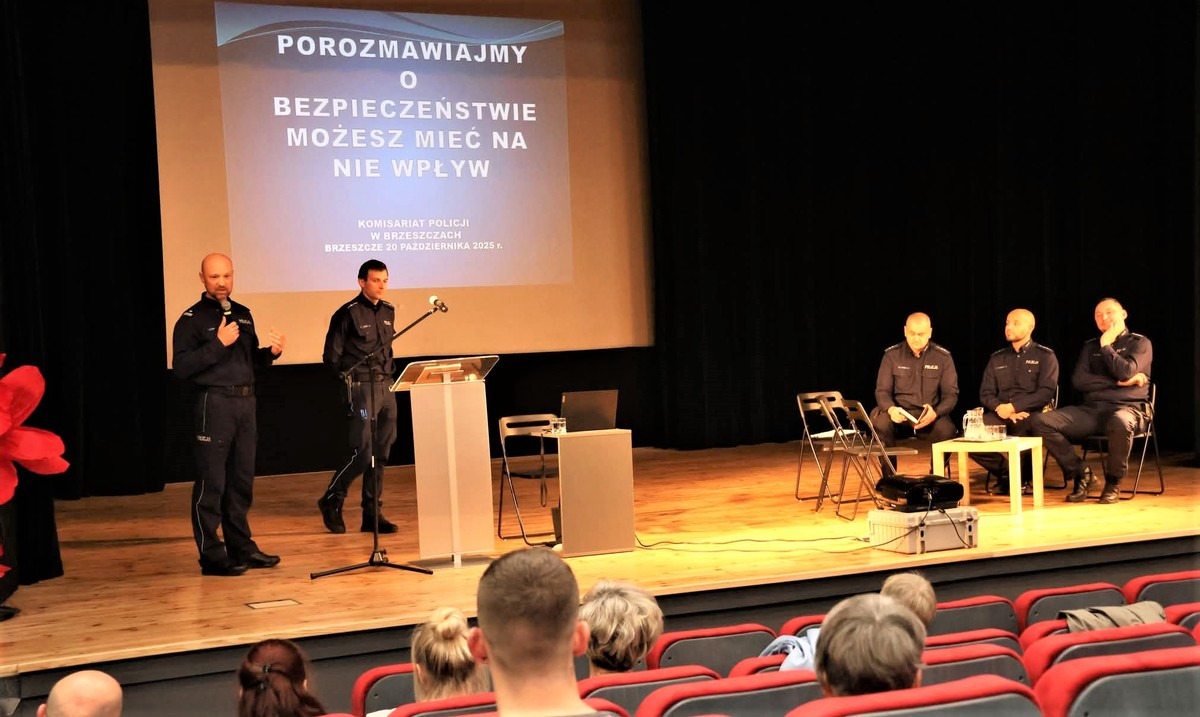 Brzeszcze. Policjanci debatowali z mieszańcami o bezpieczeństwie w miejscu zamieszkania
