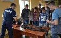 Oświęcim. Dzień przedsiębiorczości w oświęcimskiej komendzie. Młodzież zapoznała się z policyjną służbą
