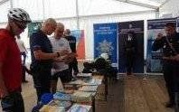 Oświęcim. Wielki finał kampanii „Małopolska Tour”. Policjanci dbali o bezpieczny przebieg, promowali bezpieczeństwo i prezentowali historię Polskiej Policji.