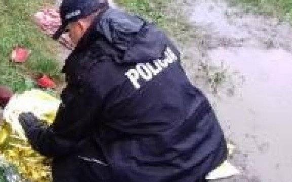 Oświęcim. Penetrując opuszczone budynki ujawnili bezdomnego, który okazał się osobą poszukiwaną