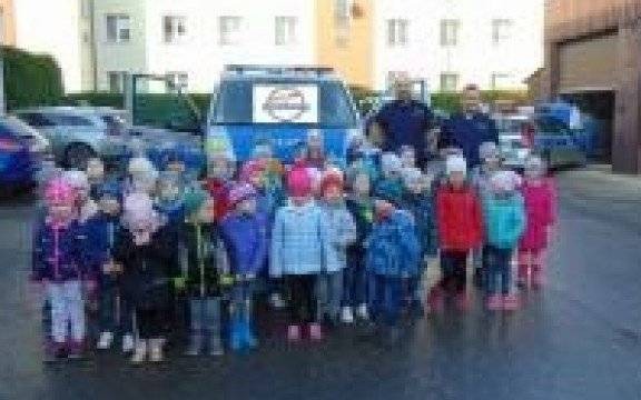 Oświęcim. Przedszkolaki z Głębowic zapoznawały się z policyjną służbą, zasadami bezpieczeństwa oraz dzielnicowym