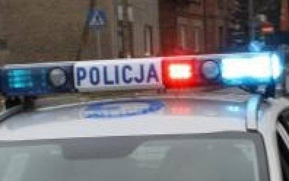 Babice. Nietrzeźwy kierowca wypadł z jedni i uderzył w ogrodzenie posesji