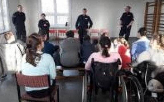 Oświęcim. „Bezpieczne Ferie 2019”. Spotkanie z dziećmi i młodzieżą ze Stowarzyszenia „Promyk”