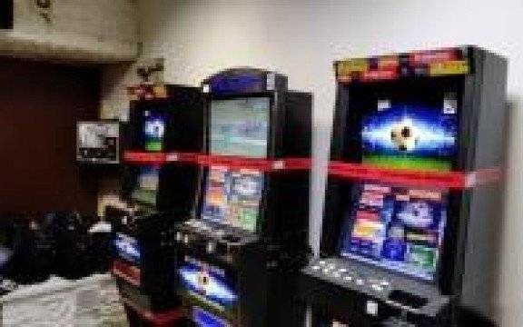 Oświęcim. Policjanci i celnicy zlikwidowali salon gier hazardowych