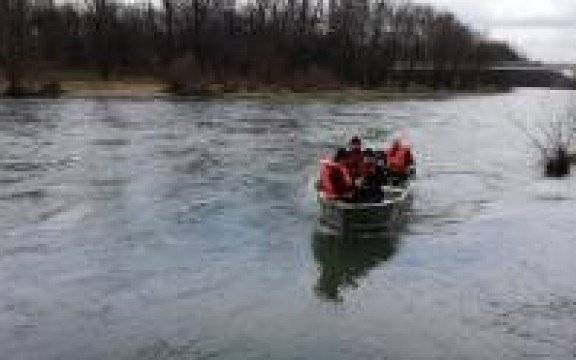 Oświęcim. Policjanci i strażacy nadal poszukują Marcina Zasadni, 41 – letniego mieszkańca Oświęcimia.