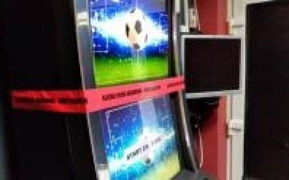 Oświęcim. Policjanci i celnicy przejęli kolejne automaty do gier hazardowych