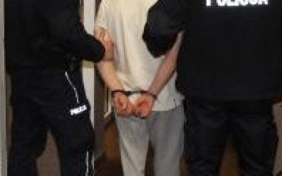 Oświęcim. Pościg za pijanym kierowcą i jego kompanem zakończony zatrzymaniem zbiegów i odzyskaniem skradzionego mercedesa.