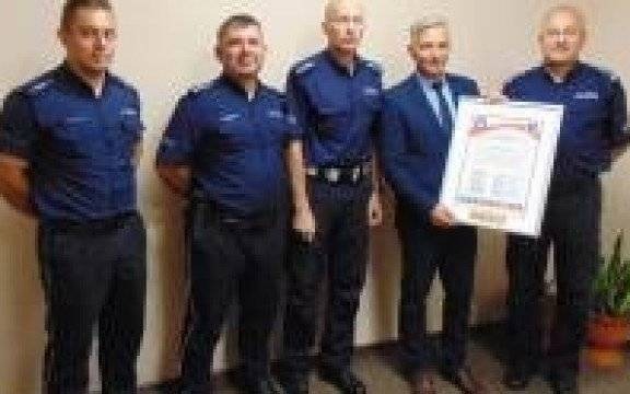 Uroczyste przekazanie Aktu Założycielskiego Komitetu Honorowego Fundatorów Sztandaru dla Komendy Powiatowej Policji w Oświęcimiu