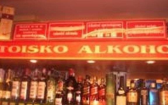 Kęty. Ekspedientka podejrzana o sprzedaż alkoholu nieletnim