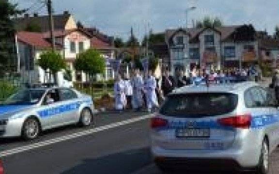 Oświęcim. Harmęże. 78. rocznica męczeńskiej śmierci św. Maksymiliana Marii Kolbego. Utrudnienia w ruchu drogowym.